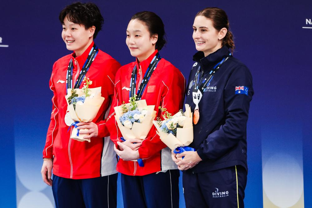 郑钦文强势闯入红土赛季焦点中国金花再度冲击世界前五席位引发全球关注